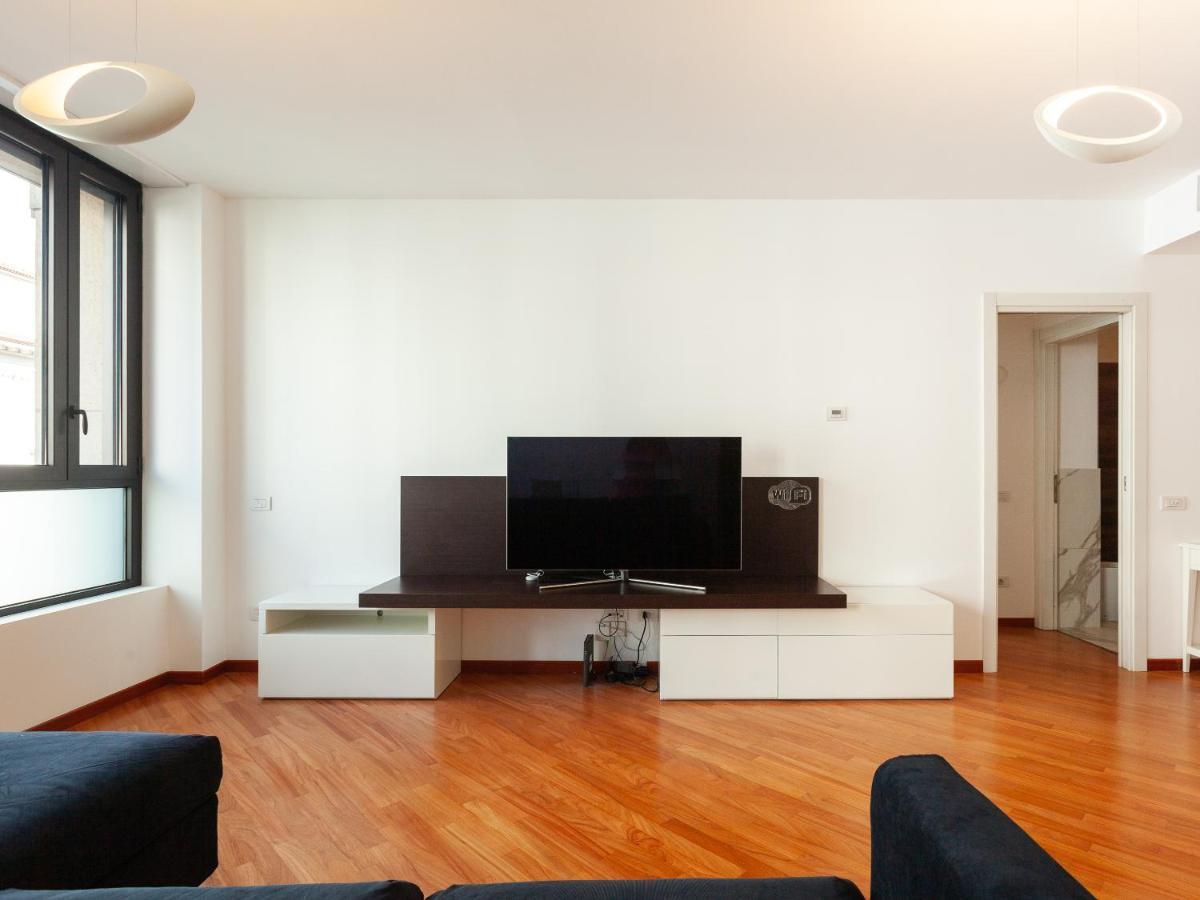 Easyhomes-Madonnina View Milan Bagian luar foto